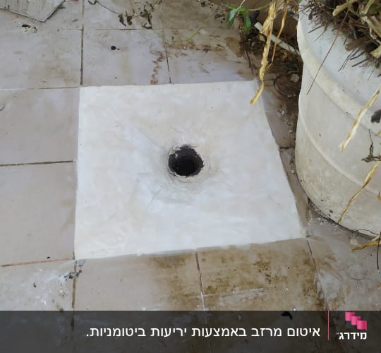 חור אטום ברצפה עם חומר איטום